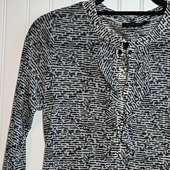 The Limited ruffled keyhole front long sleeve nylon stretch top black/white sz s - Picture 2 of 10